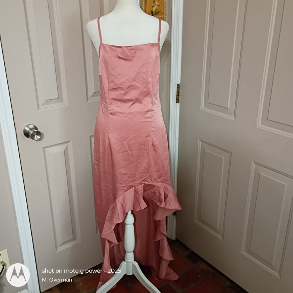 Cupshe NWT dusty pink satin finish spaghetti strap high-low dress. Size L.